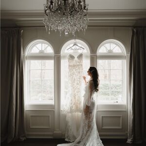 Elegant Lace Wedding Robe
